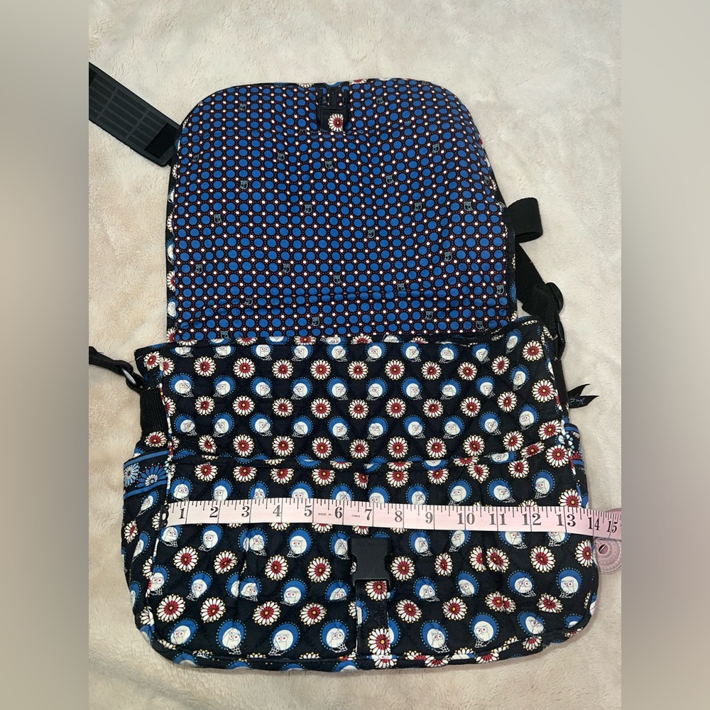 Vera Bradley messenger bag. - Picture 6 of 11